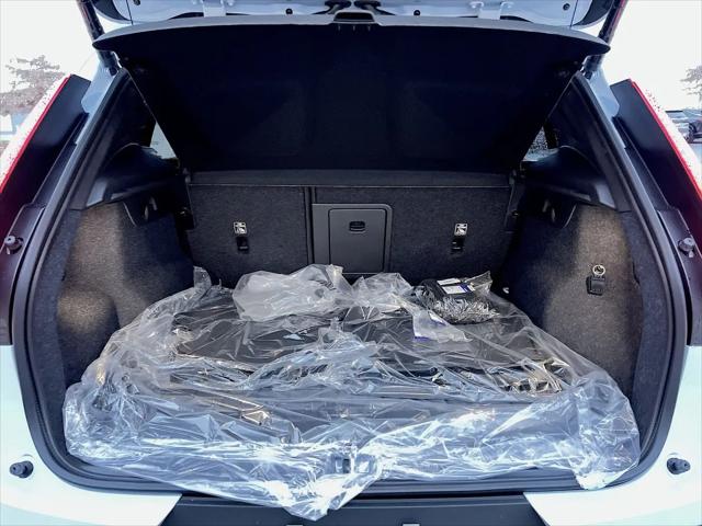 2026 Volvo XC40 Plus, B5 AWD Gas mild hybrid, Dark