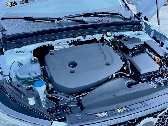 2026 Volvo XC40 Plus, B5 AWD Gas mild hybrid, Dark