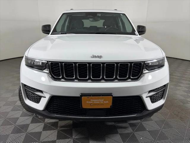 2023 Jeep Grand Cherokee Laredo 4x4 2023 Jeep Grand Cherokee Laredo 4x4