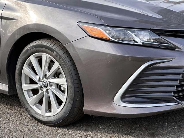 2022 Toyota Camry LE AWD [9]