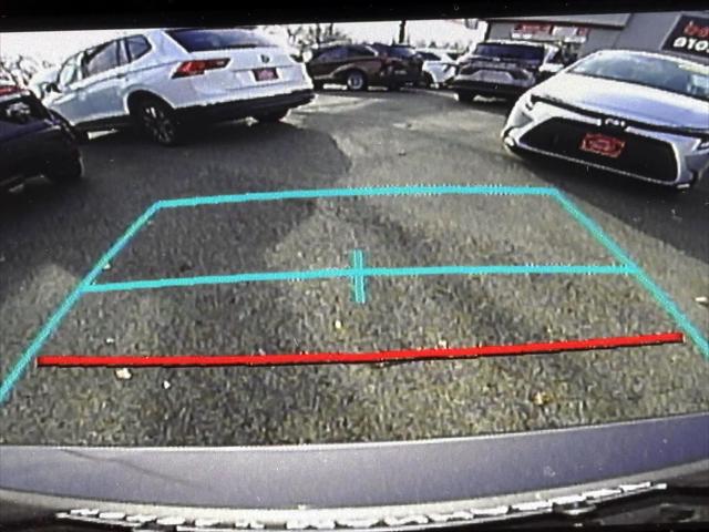 2022 Toyota Camry LE AWD [27]