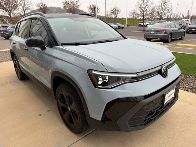 2026 Volkswagen Taos SE Black