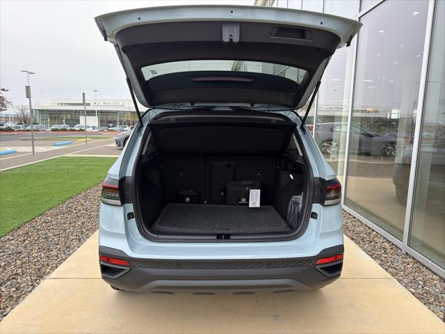 2026 Volkswagen Taos SE Black
