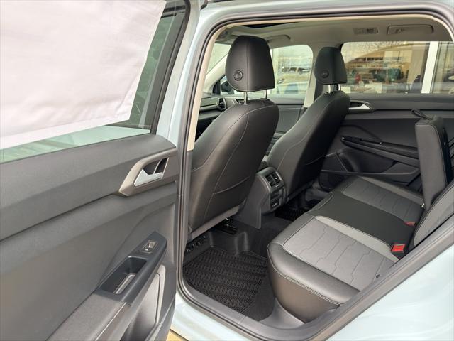 2026 Volkswagen Taos SE Black