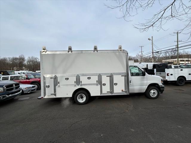 2026 Ford E-450 Cutaway Base