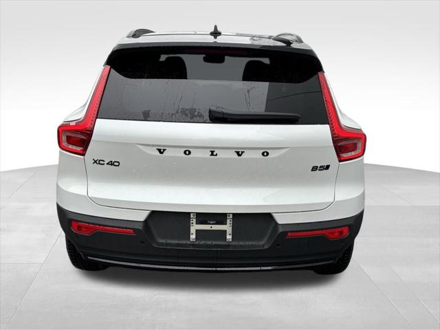 2026 Volvo XC40 B5 Ultra Black Edition