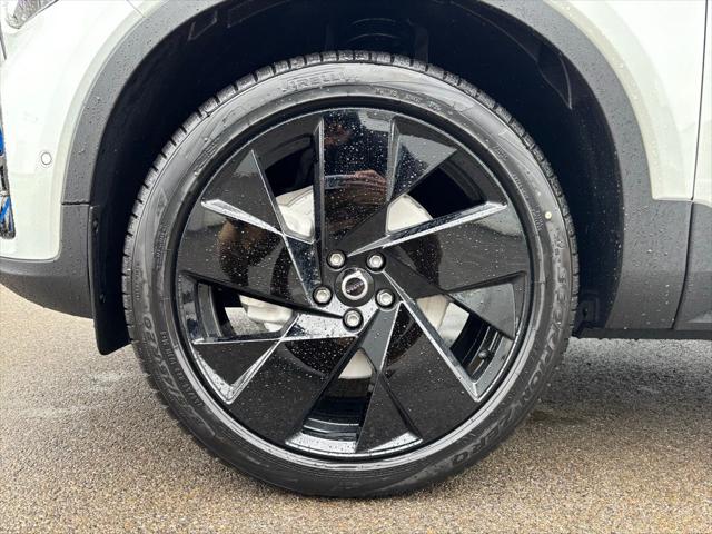 2026 Volvo XC40 B5 Ultra Black Edition