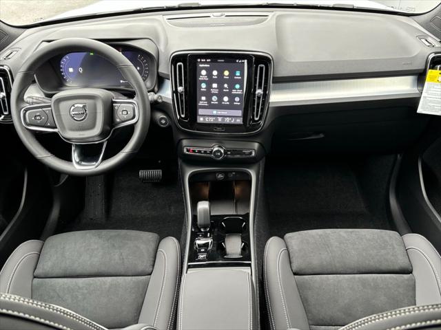 2026 Volvo XC40 B5 Ultra Black Edition