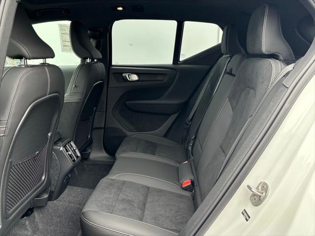 2026 Volvo XC40 B5 Ultra Black Edition