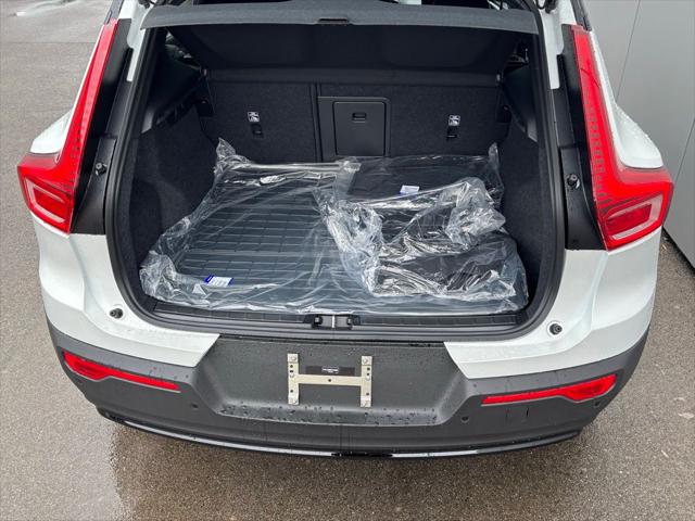 2026 Volvo XC40 B5 Ultra Black Edition