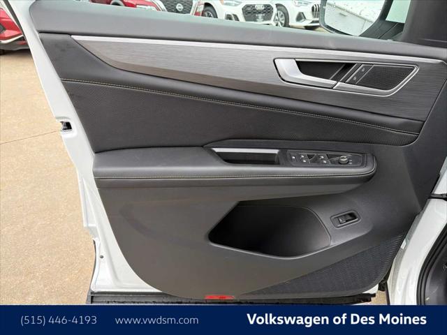 2026 Volkswagen Atlas Cross Sport SE with Technology
