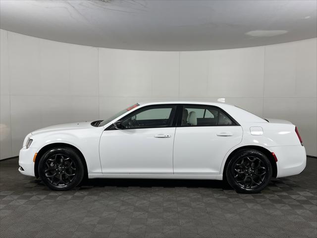 2022 Chrysler 300 Touring AWD 2022 Chrysler 300 Touring AWD