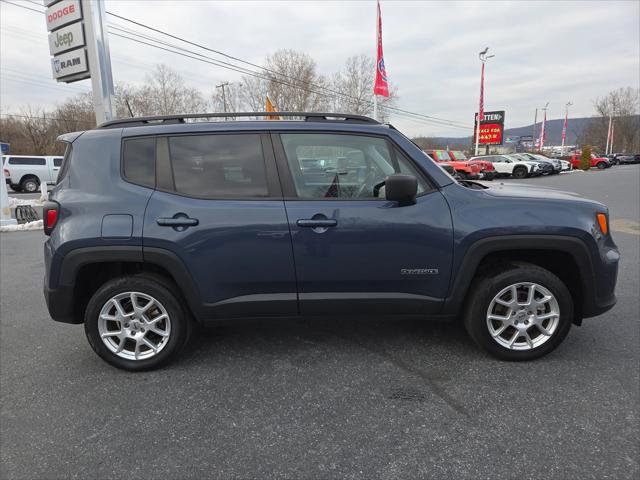 2022 Jeep Renegade Latitude 4x4 2022 Jeep Renegade Latitude 4x4