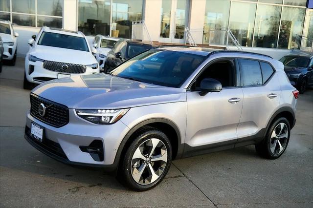 2026 Volvo XC40 Plus, B5 AWD Gas (mild hybrid), Dark