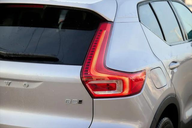 2026 Volvo XC40 Plus, B5 AWD Gas (mild hybrid), Dark