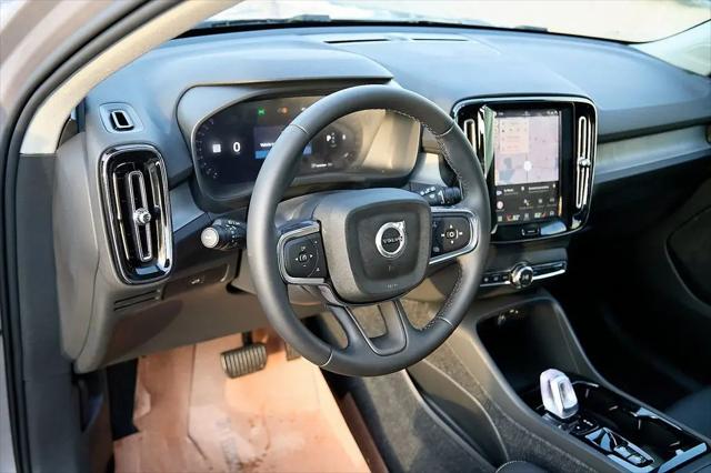 2026 Volvo XC40 Plus, B5 AWD Gas (mild hybrid), Dark