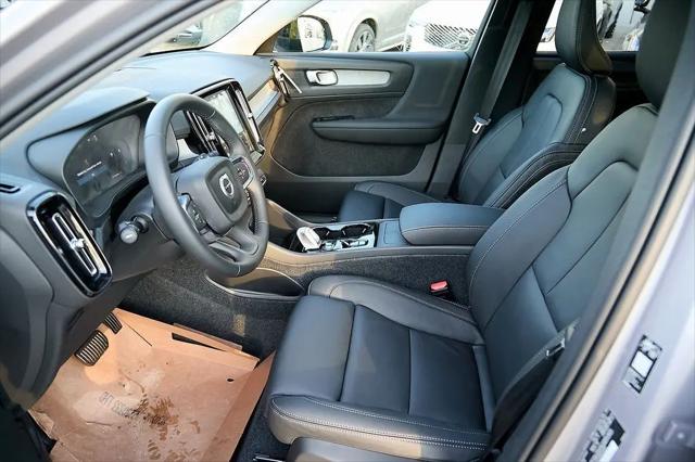 2026 Volvo XC40 Plus, B5 AWD Gas (mild hybrid), Dark