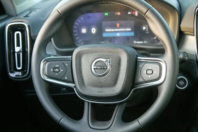 2026 Volvo XC40 Plus, B5 AWD Gas (mild hybrid), Dark