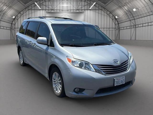 2016 Toyota Sienna XLE 8 Passenger