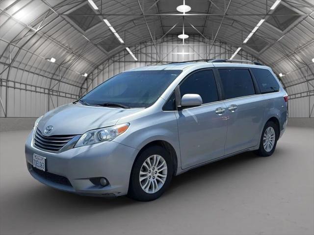 2016 Toyota Sienna XLE 8 Passenger