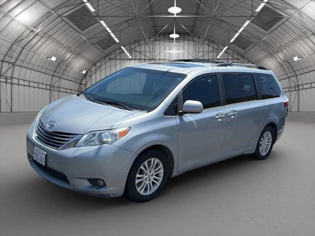 2016 Toyota Sienna XLE 8 Passenger