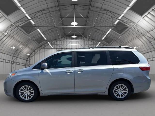 2016 Toyota Sienna XLE 8 Passenger