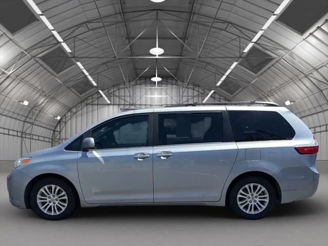 2016 Toyota Sienna XLE 8 Passenger
