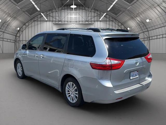 2016 Toyota Sienna XLE 8 Passenger