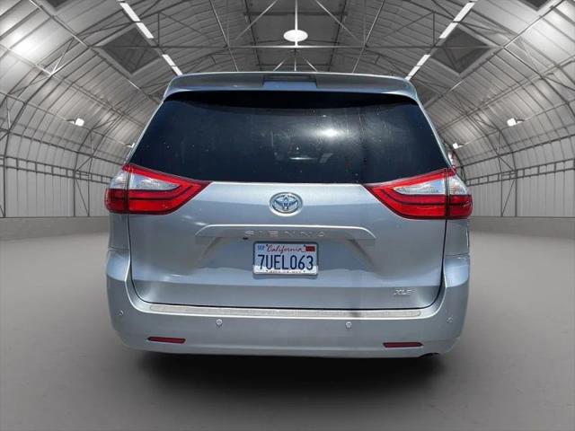 2016 Toyota Sienna XLE 8 Passenger