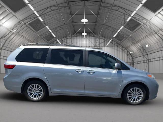 2016 Toyota Sienna XLE 8 Passenger