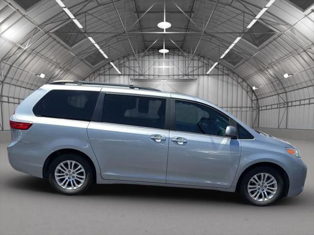 2016 Toyota Sienna XLE 8 Passenger