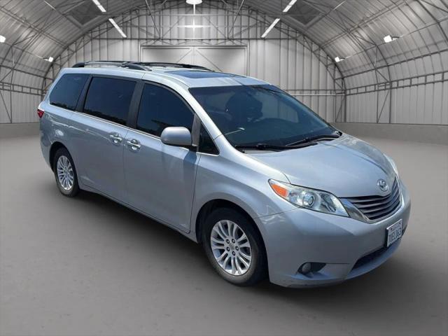 2016 Toyota Sienna XLE 8 Passenger