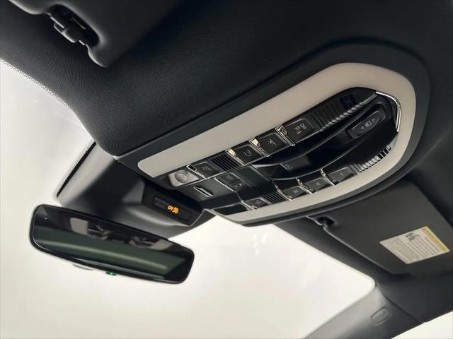 2025 Porsche Macan T
