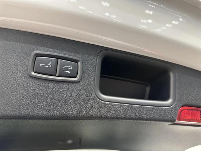 2025 Porsche Macan T
