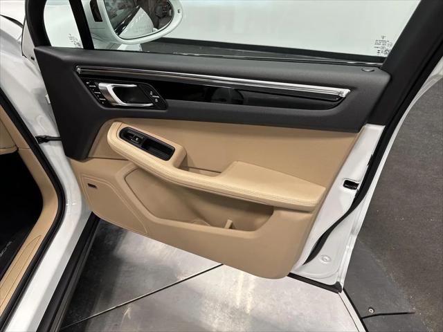 2025 Porsche Macan T