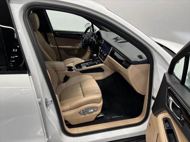 2025 Porsche Macan T