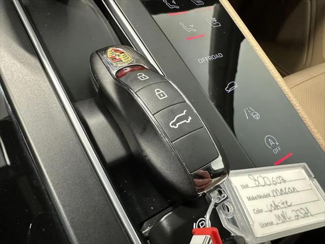 2025 Porsche Macan T
