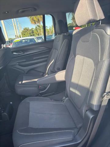 2023 Jeep Grand Cherokee L Laredo 4x2
