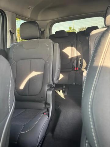 2023 Jeep Grand Cherokee L Laredo 4x2