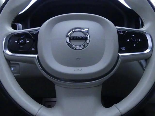 2024 Volvo XC60 Recharge T8 Ultimate Dark Theme