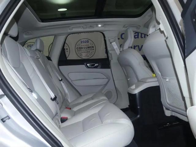 2024 Volvo XC60 Recharge T8 Ultimate Dark Theme