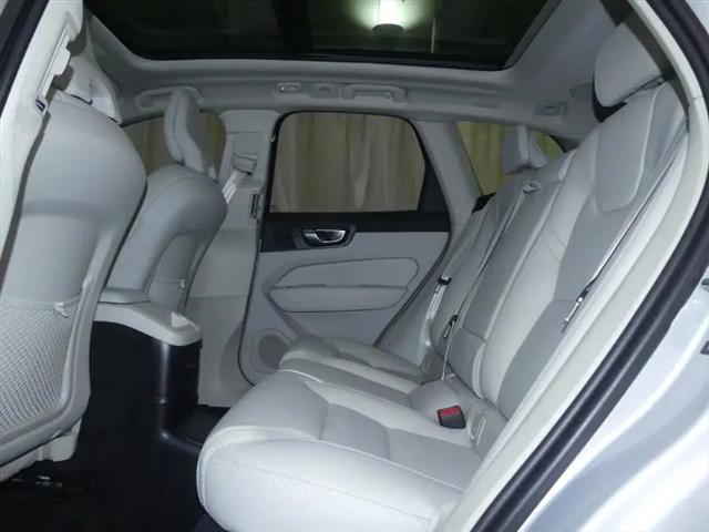 2024 Volvo XC60 Recharge T8 Ultimate Dark Theme