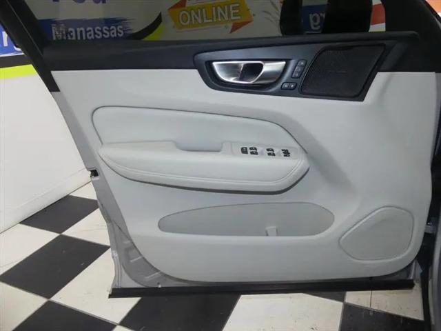 2024 Volvo XC60 Recharge T8 Ultimate Dark Theme