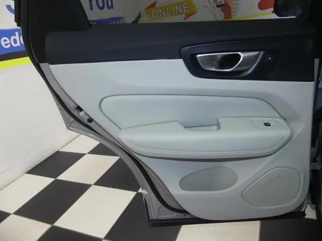 2024 Volvo XC60 Recharge T8 Ultimate Dark Theme