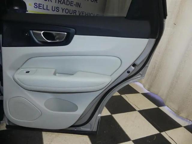 2024 Volvo XC60 Recharge T8 Ultimate Dark Theme