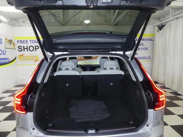 2024 Volvo XC60 Recharge T8 Ultimate Dark Theme