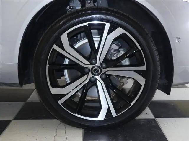 2024 Volvo XC60 Recharge T8 Ultimate Dark Theme