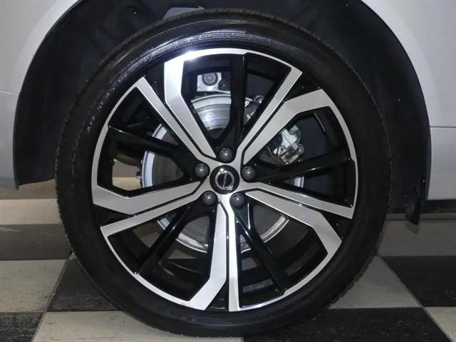 2024 Volvo XC60 Recharge T8 Ultimate Dark Theme