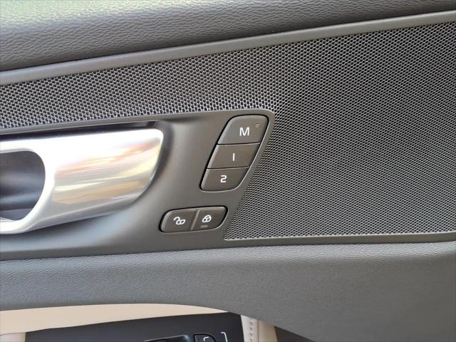 2026 Volvo XC60 B5 Core