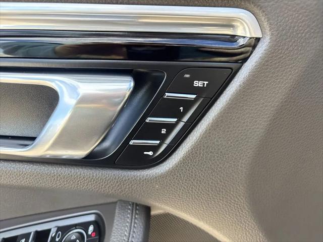 2020 Porsche Macan Macan